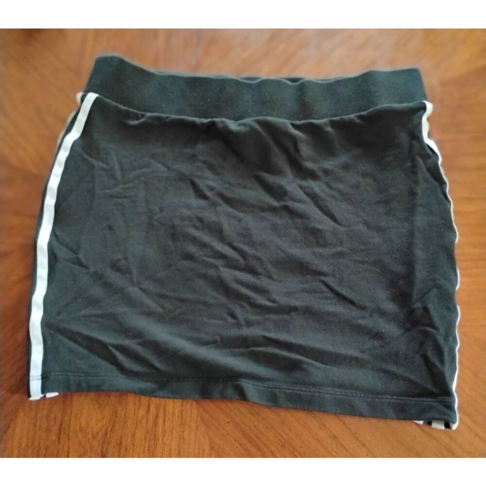 (1437) Adidas Mini Skirt Size: Medium - Picture 2 of 2